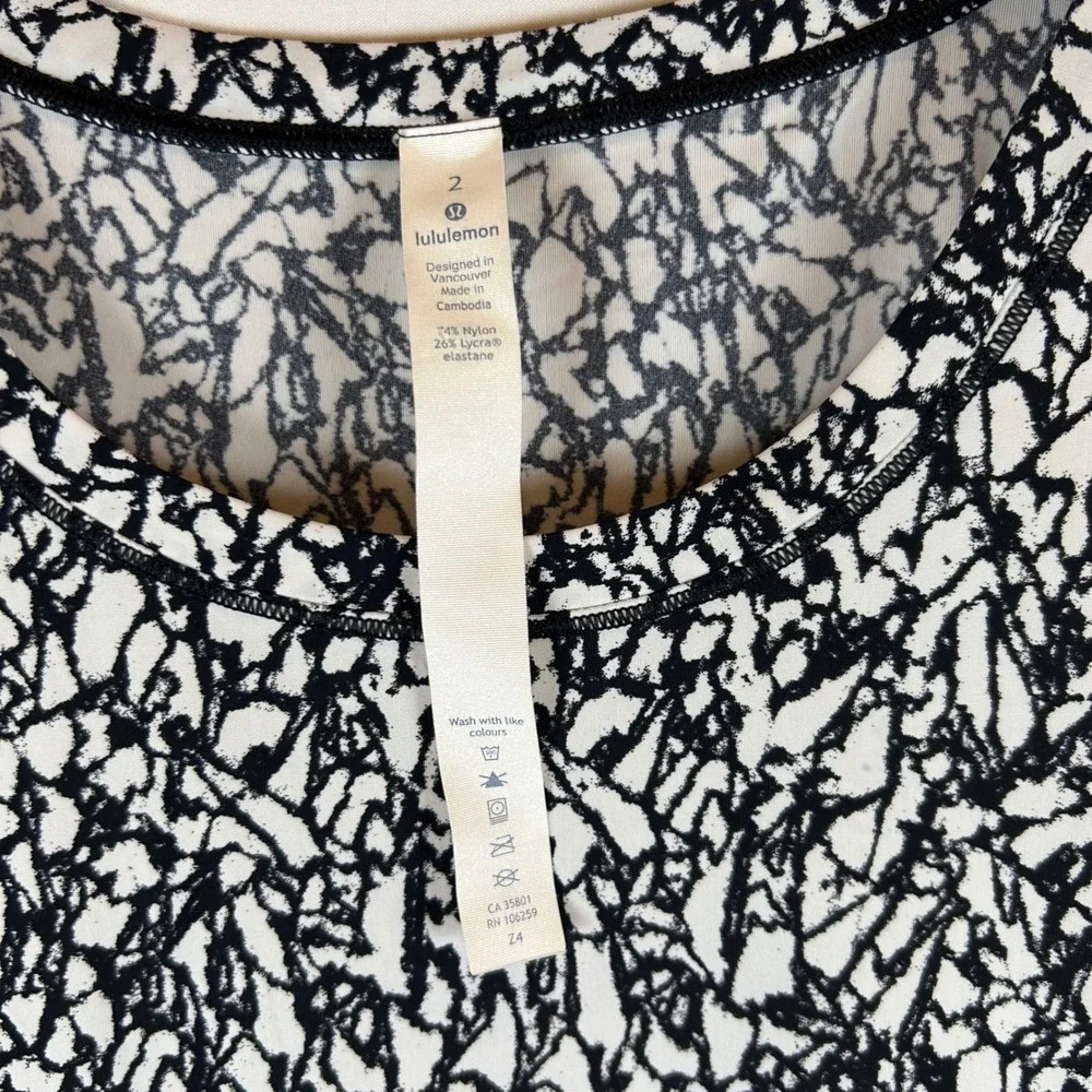 Lululemon Sole‎ Training Tank Top Women Size 2 Black White Abstract Print